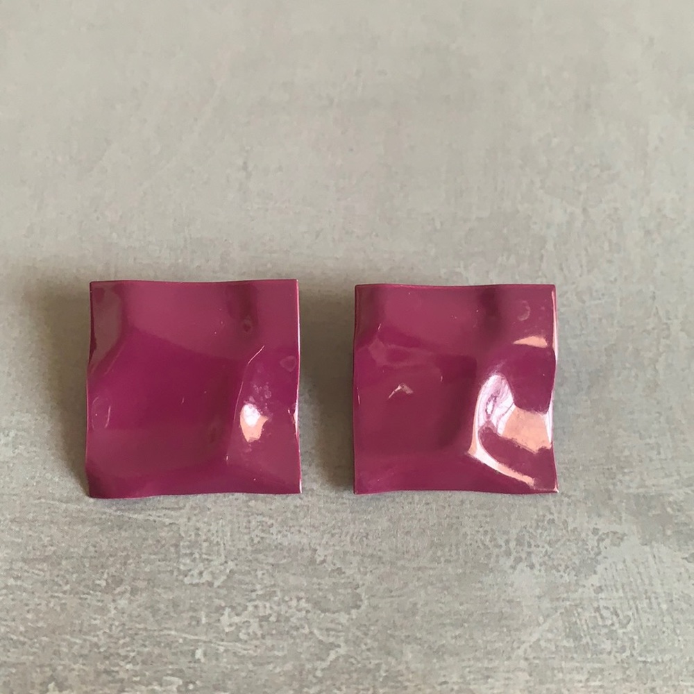 Unique Purple square earrings with a wave movement